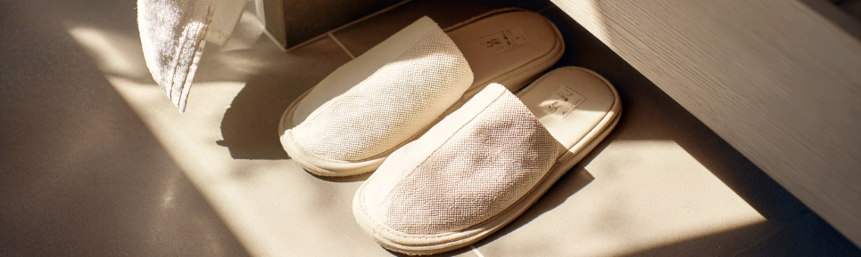 Pantoffels of sloffen: wat is het verschil en wat past bij jou?