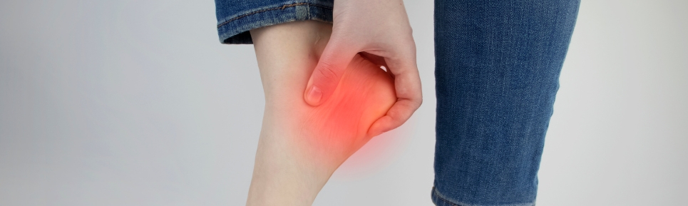 Welke schoenen zijn geschikt bij hielspoor?