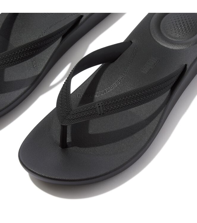 FitFlop iqushion mens textured-strap flip-flops all black Direct leverbaar uit de webshop van www.meijerink-schoenen.nl/