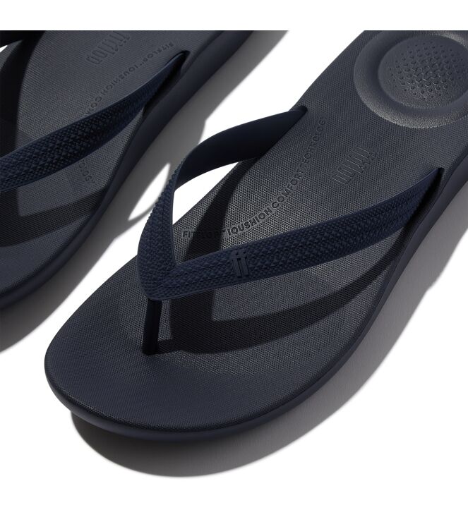 FitFlop iqushion mens textured-strap flip-flops midnight navy Direct leverbaar uit de webshop van www.meijerink-schoenen.nl/