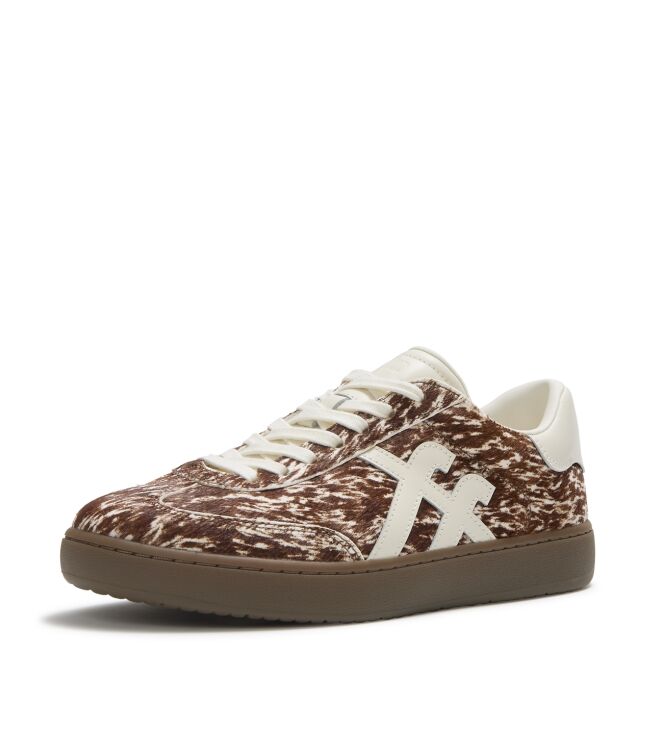 FitFlop the dash ff pony cow t-toe trainers brown/white Direct leverbaar uit de webshop van www.meijerink-schoenen.nl/