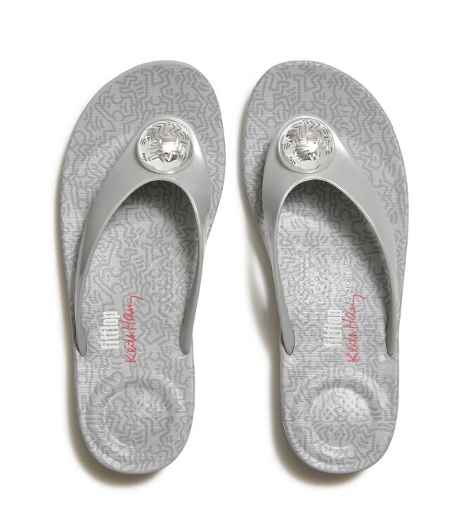 FitFlop fitflop x keith haring iqushion button flip-flops metallic silver Direct leverbaar uit de webshop van www.meijerink-schoenen.nl/