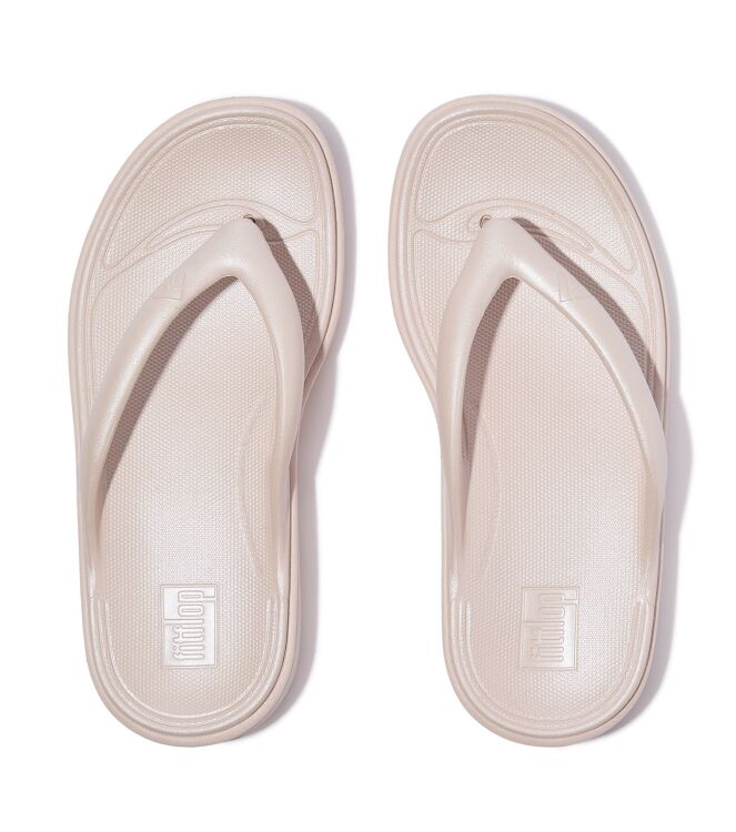 FitFlop relieff metallic recovery toe-post sandals metallic nude rose Direct leverbaar uit de webshop van www.meijerink-schoenen.nl/